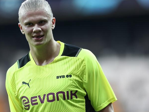 图片报：基米希在加练角球，本赛季他利用角球已送出四次助攻（图片报：基米希苦练角球，本赛季角球助攻已达4次）