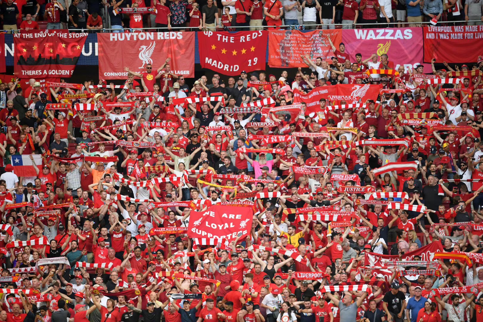 官方：葡萄牙主帅马丁内斯当选加泰罗尼亚足协年度最佳教练（加泰罗尼亚足协官宣：葡萄牙主帅马丁内斯荣膺年度最佳教练）