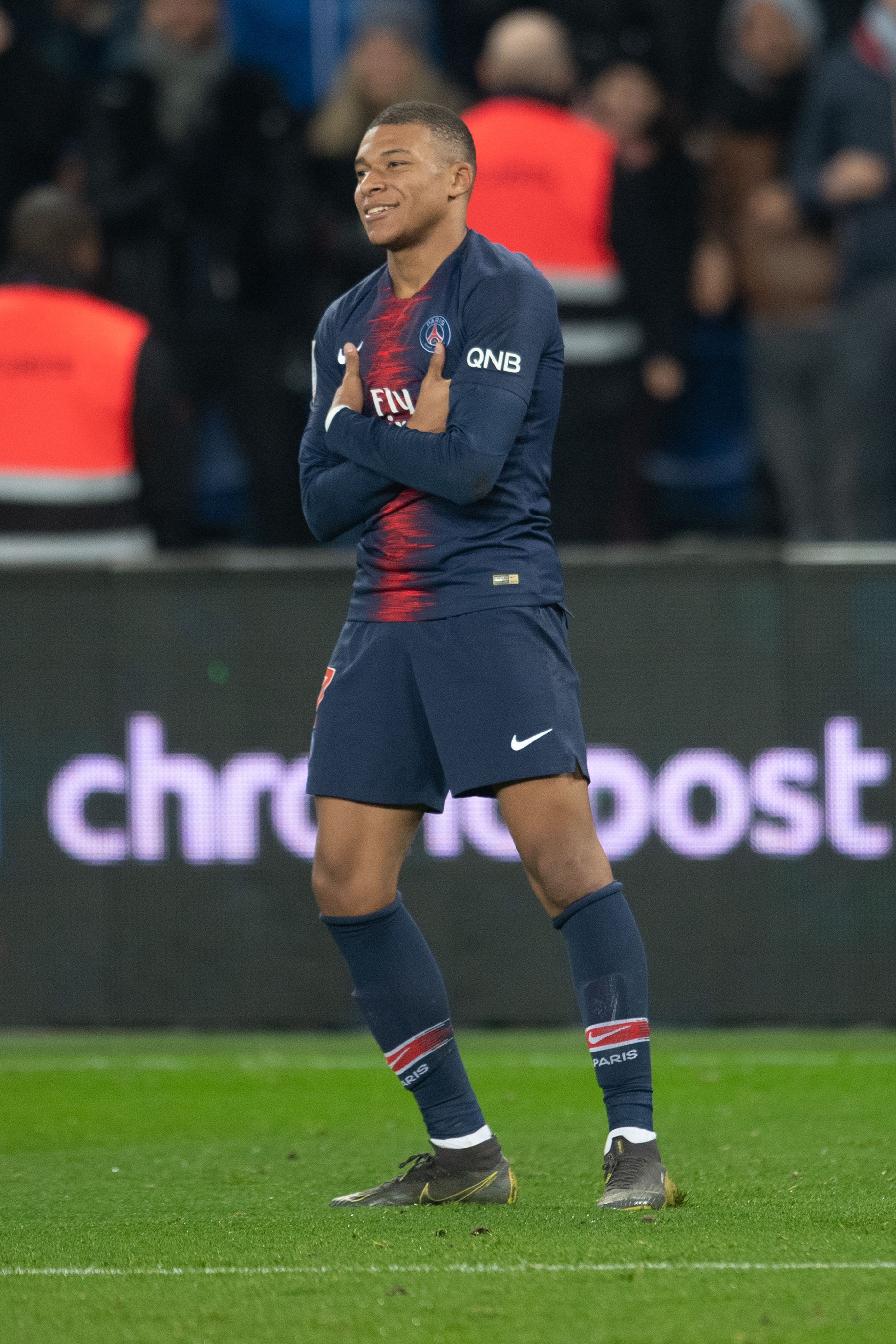 爱德华兹44分创赛季得分新高，单节19分+准绝平拯救球队（爱德华兹轰44分刷新赛季新高，单节19分+准绝平力挽狂澜）