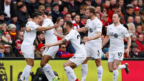 巴媒：格雷米奥主席候选者曾想招募本泽马，以此当竞选筹码（巴媒：格雷米奥主席参选人曾打算签下本泽马当竞选筹码）