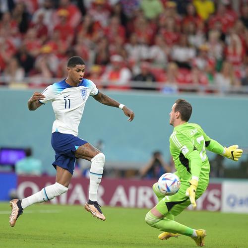 仅4分钟！舍瓦利耶成为法国国家队近90年来首秀丢球最快门将（开场仅4分钟遭破门！舍瓦利耶创法国队近90年门将首秀最快丢球纪录）