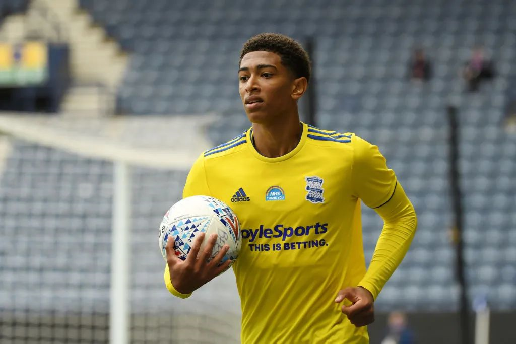 加维：亚马尔是最好的球员 但无法与梅西相提并论（加维：亚马尔是当下最佳，却还难与梅西同日而语）