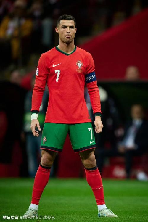 热刺旧将：弗兰克每隔五分钟就改变战术，澳波更有魄力（热刺旧将：弗兰克频繁换招，波斯特科格鲁更显魄力）