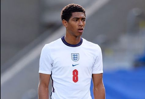 萨顿认为这将是“周末最佳比赛”，但他与希勒对桑德兰对阵纽卡斯尔的看法不同。（萨顿称桑德兰对纽卡斯尔将是“周末焦点战”，但与希勒看法相左）