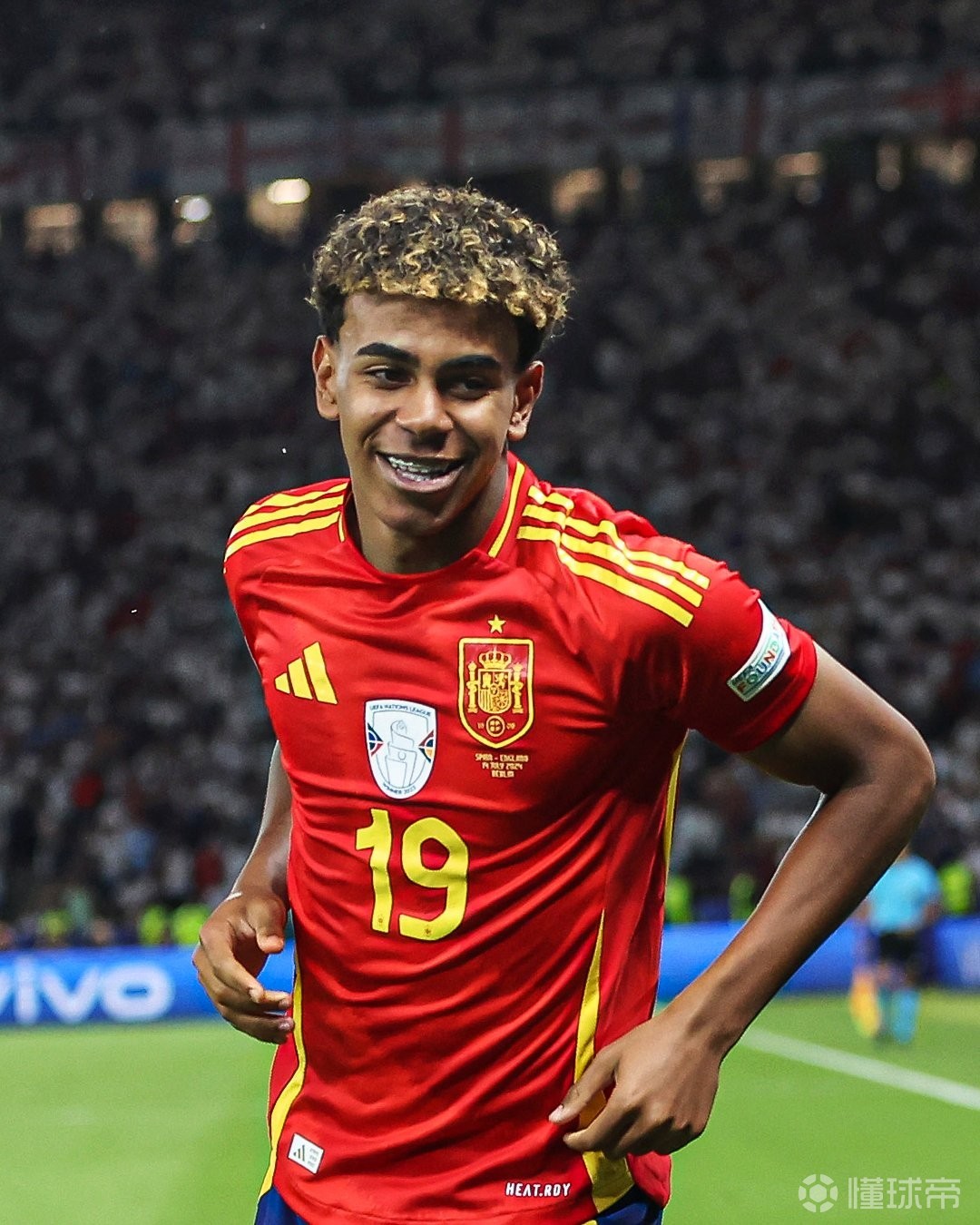 詹姆斯关键助攻锁定胜利（詹姆斯关键助攻锁定胜局）