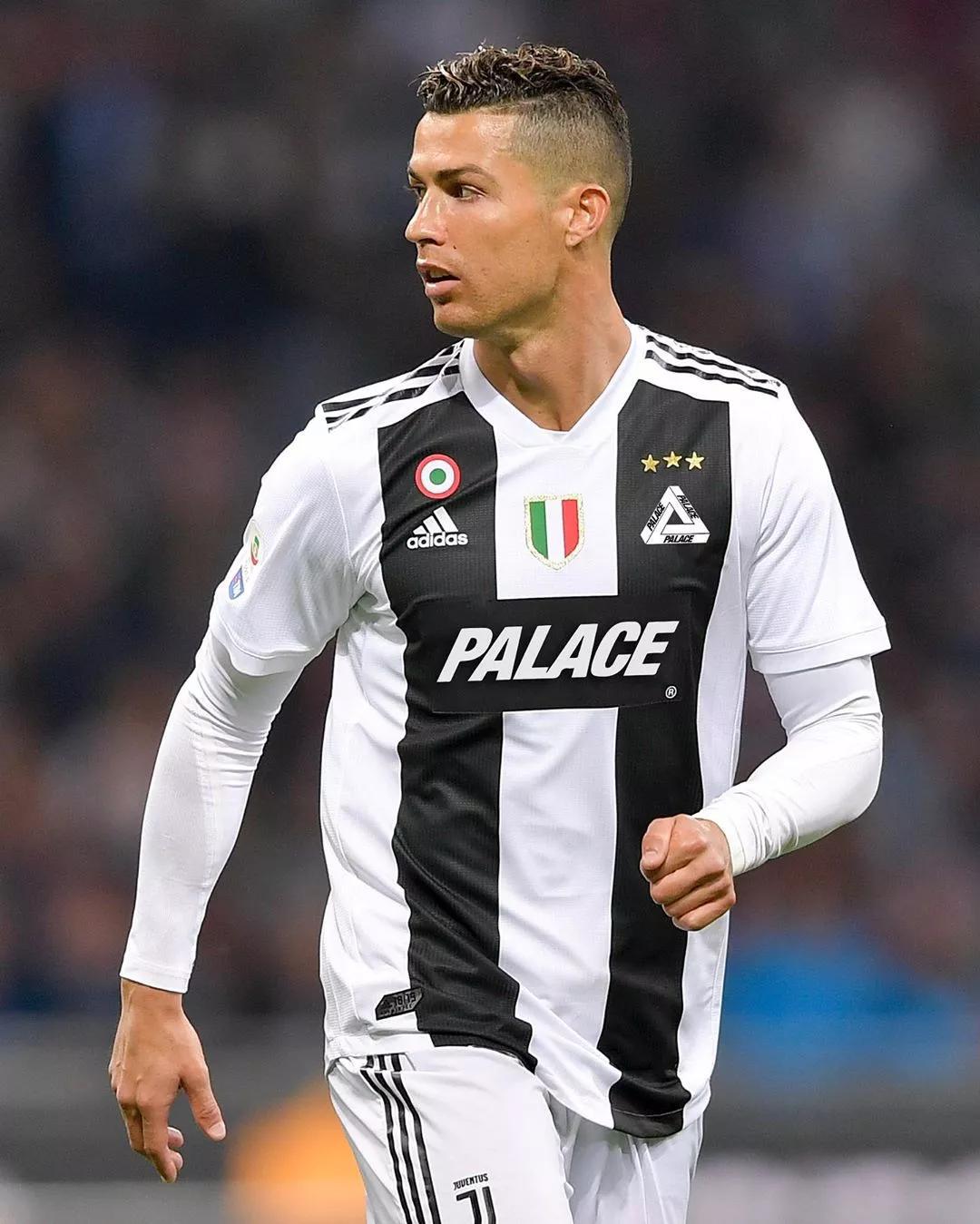 看国米的球也就从11／12赛季开始，最开始一直用...（追国米始于11／12赛季，起初一直用...）