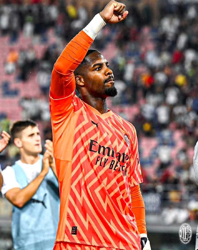 罗马诺：去年冬窗曼联引进埃德松未果，现在他已经大降价了（罗马诺：曼联去年冬窗引进埃德松未成，如今其身价已大幅下调）