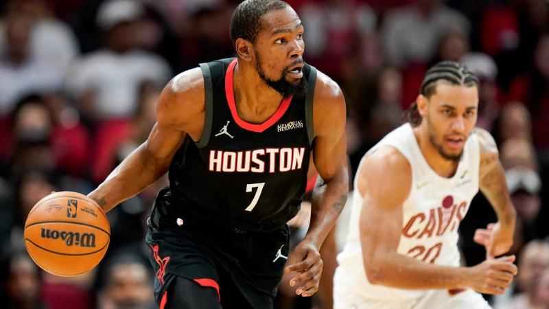 莲湖区机场小学：飞翔少年勇拼搏 绿茵场上展风采（莲湖区机场小学：逐梦少年勇争先 绿茵赛场绽风华）